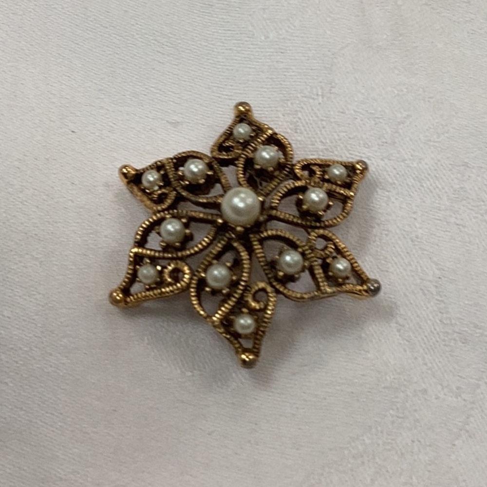 Vintage mid century faux pearl brooch